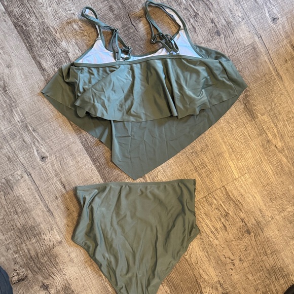 NWOT Green Two-Piece Swimsuit - Picture 6 of 7
